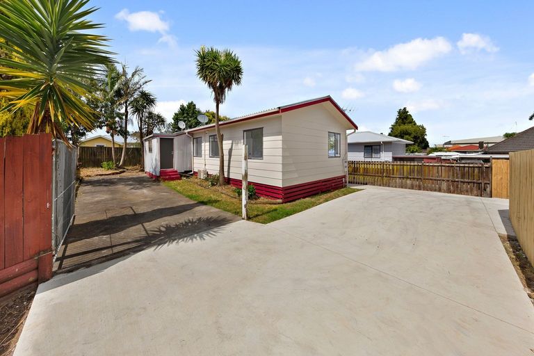 Photo of property in 17 Ballance Avenue, Papatoetoe, Auckland, 2104