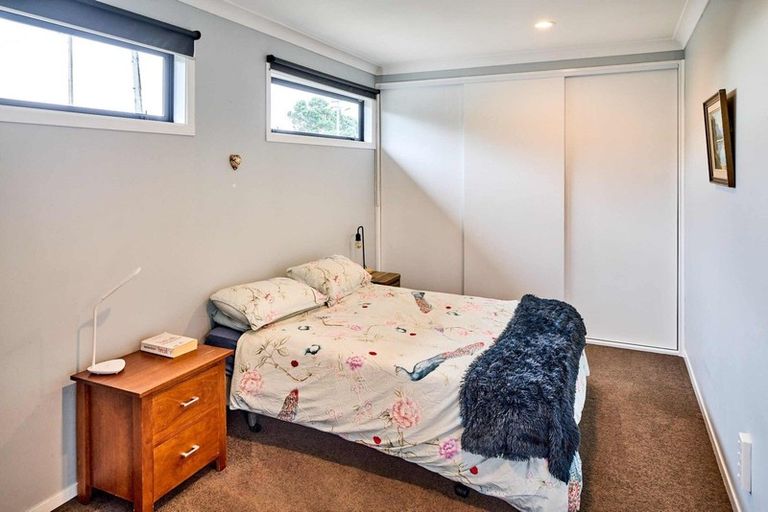 Photo of property in 15 Tirowhanga Road, Paremata, Porirua, 5024