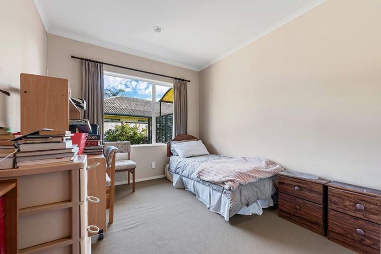 Photo of property in 48 Aberdeen Crescent, Wattle Downs, Auckland, 2103