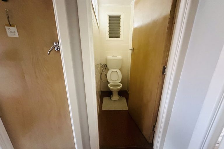 Photo of property in 64 Golf Road, New Lynn, Auckland, 0600