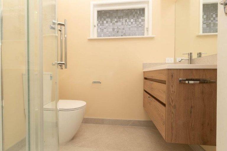 Photo of property in 36b Ayton Drive, Totara Vale, Auckland, 0629