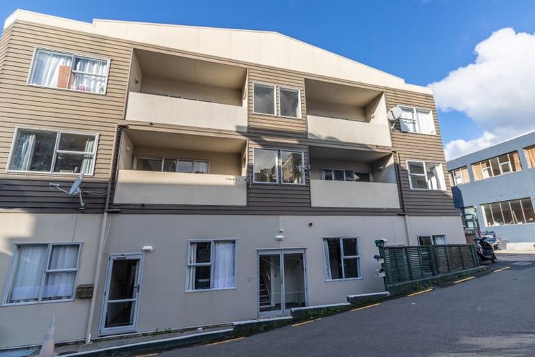 Photo of property in 4/27 Drummond Street, Mount Cook, Wellington, 6021