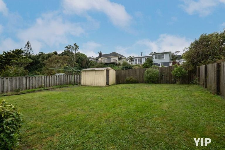 Photo of property in 48 Kenmore Street, Newlands, Wellington, 6037