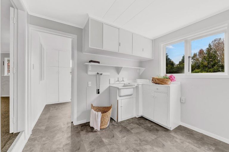 Photo of property in 180a Old Titirangi Road, New Lynn, Auckland, 0600