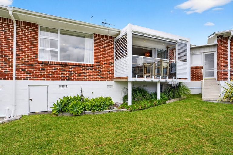 Photo of property in 2/35 Rangitoto Terrace, Milford, Auckland, 0620