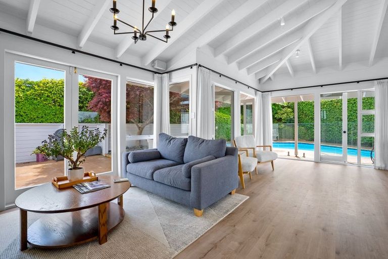 Photo of property in 7 Parr Terrace, Castor Bay, Auckland, 0620