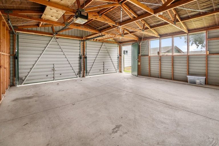 Photo of property in 105 Hillcrest Drive, Kelvin Grove, Palmerston North, 4414