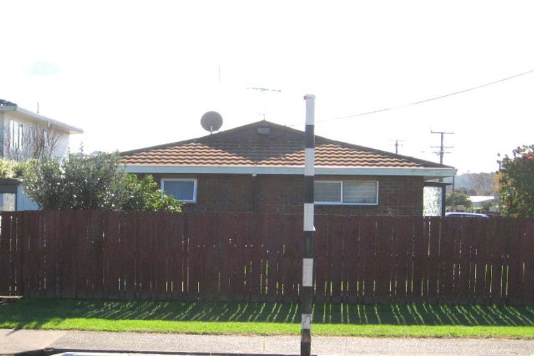 Photo of property in 1/87 Riverside Road, Orewa, 0931