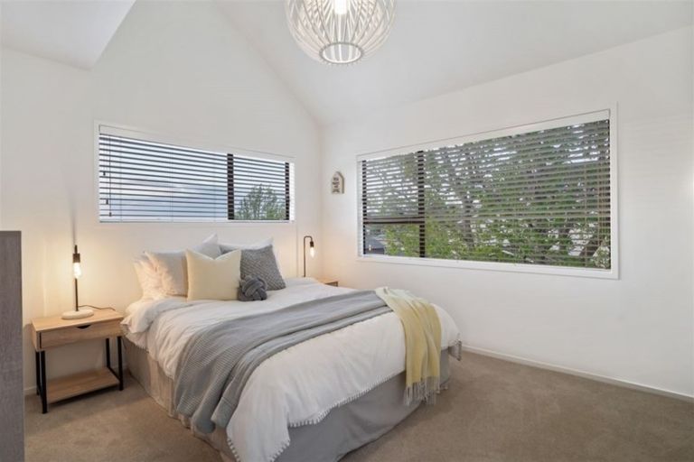 Photo of property in 1/16 Manutara Avenue, Forrest Hill, Auckland, 0620