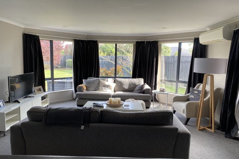 Photo of property in 22 Linkwater Way, Parklands, Christchurch, 8083