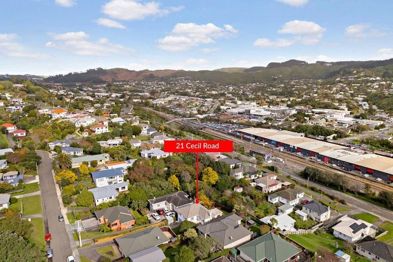 Photo of property in 21 Cecil Road, Tawa, Wellington, 5028