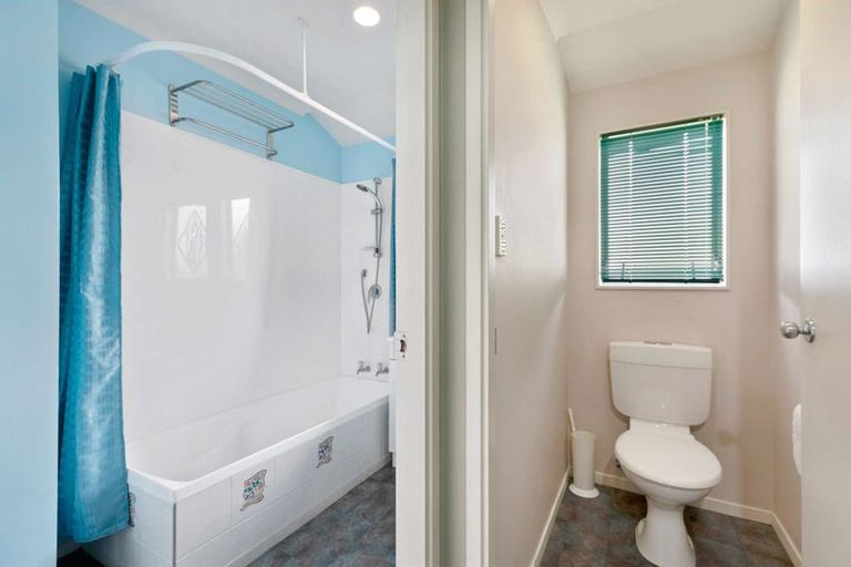 Photo of property in 18 Liddesdale Place, Papakura, 2110