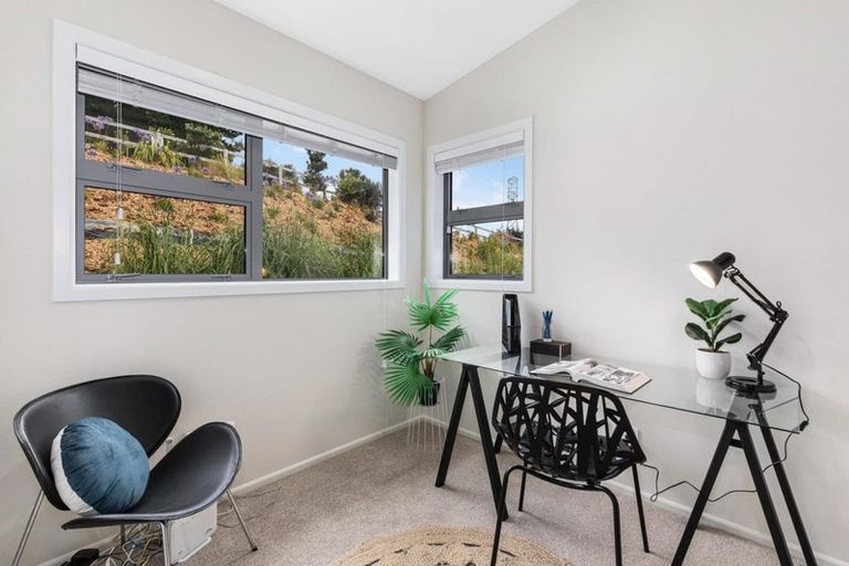 Photo of property in 20 Madeira Close, Whitby, Porirua, 5024