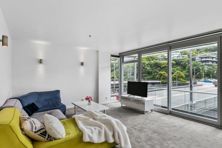 Photo of property in Montreaux Apartments, 2a/164 The Terrace, Wellington Central, Wellington, 6011