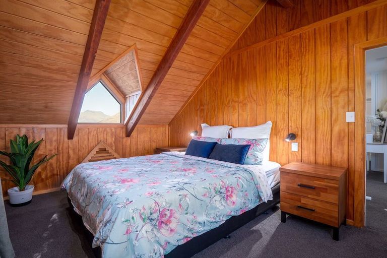 Photo of property in 16 Maxwell Place, Queenstown, 9300