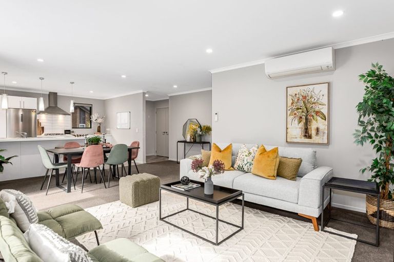 Photo of property in 31 Mooring Close, Whitby, Porirua, 5024