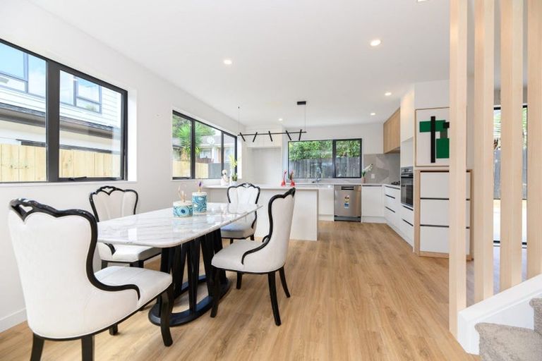 Photo of property in 15d Koromiko Street, New Lynn, Auckland, 0600