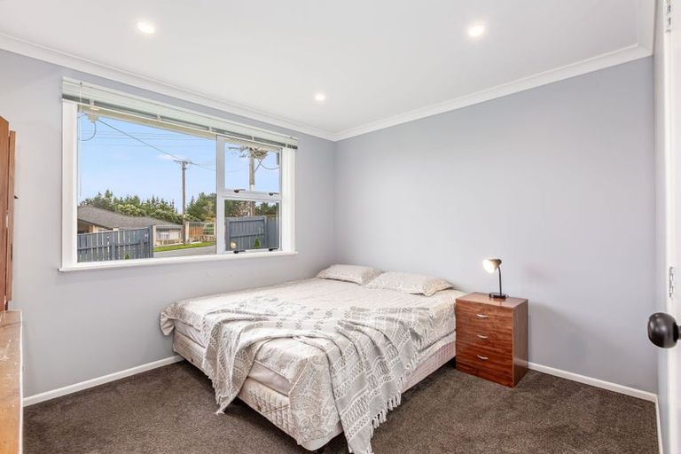 Photo of property in 100 Castor Crescent, Cannons Creek, Porirua, 5024