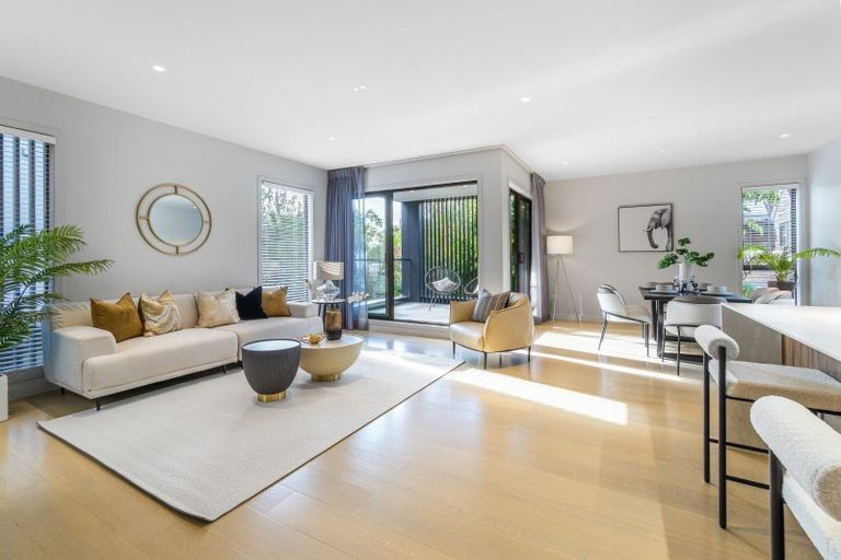 Photo of property in 201c Hurstmere Road, Takapuna, Auckland, 0622