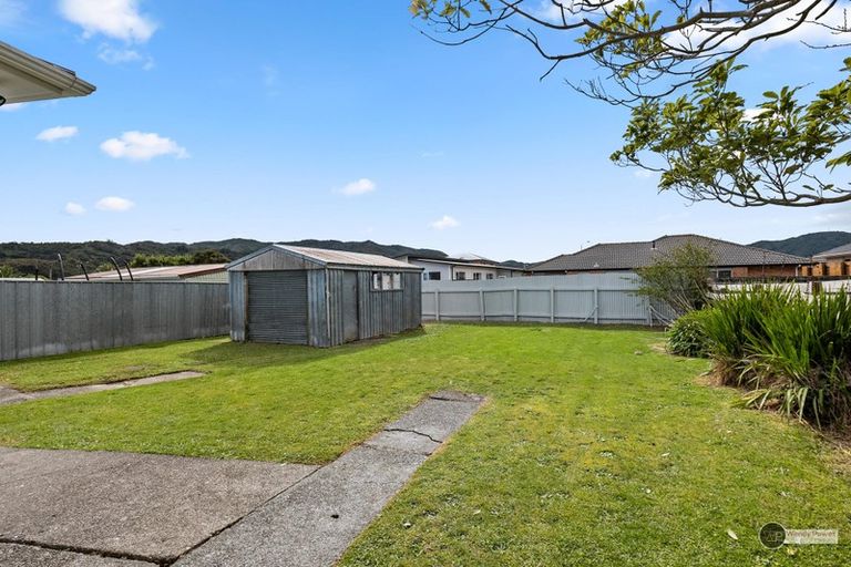 Photo of property in 40 Russell Road, Wainuiomata, Lower Hutt, 5014