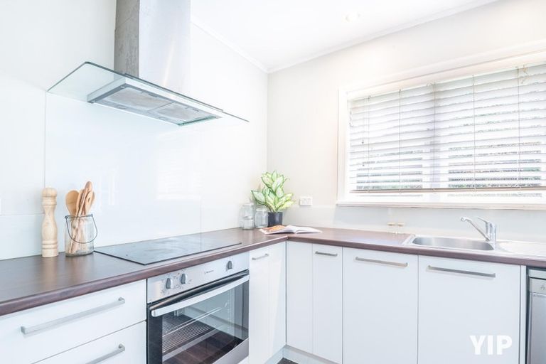 Photo of property in 27 Spenmoor Street, Newlands, Wellington, 6037