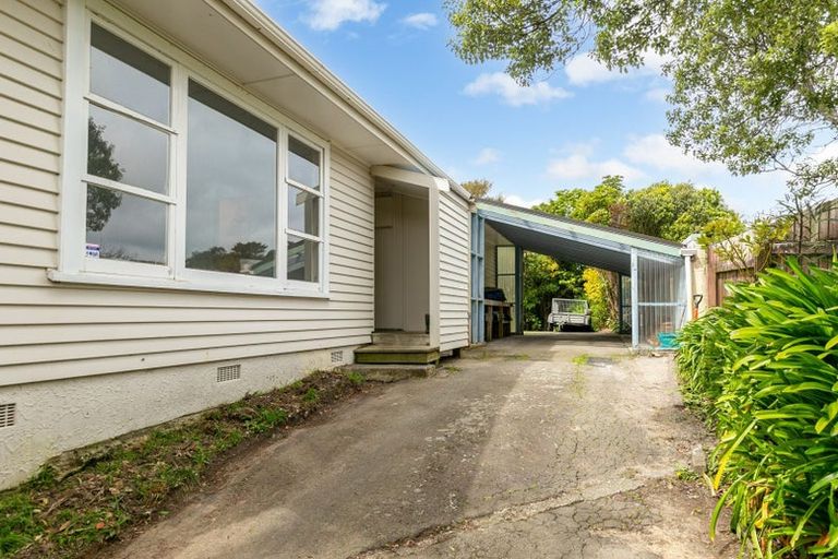 Photo of property in 8 Westleigh Way, Newlands, Wellington, 6037