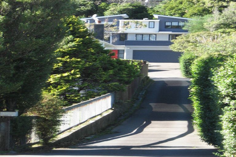 Photo of property in 154-a Newlands Road, Newlands, Wellington, 6037