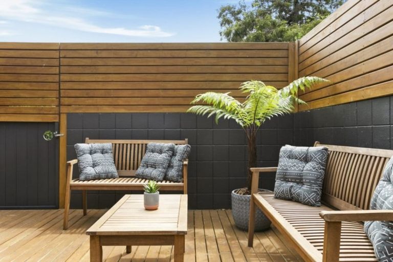 Photo of property in 2/93 Sunnybrae Road, Hillcrest, Auckland, 0627