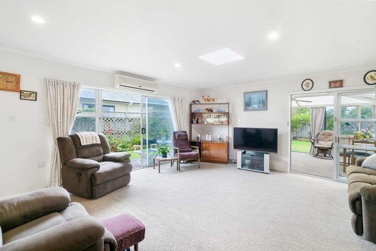 Photo of property in 7a Lillian Place, Orewa, 0931