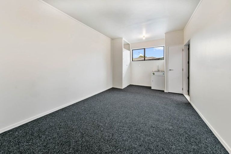 Photo of property in 1/5 Annette Avenue, Te Atatu South, Auckland, 0610