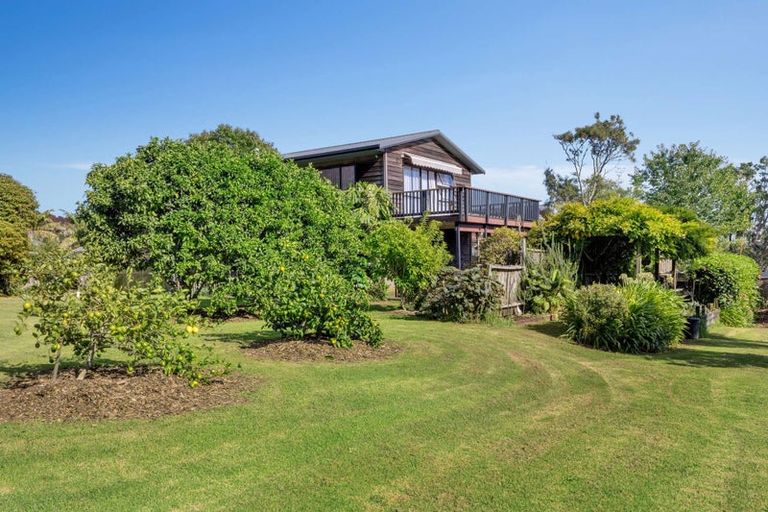 Photo of property in 27 Donnelly Street, Oakura, 4314