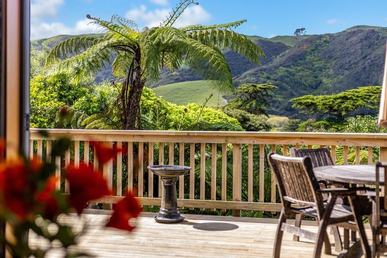 Photo of property in 4 Haunui Road, Pukerua Bay, 5026