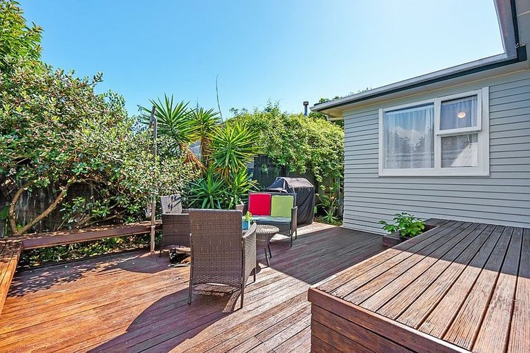 Photo of property in 3/14 Orchid Place, Te Atatu South, Auckland, 0610