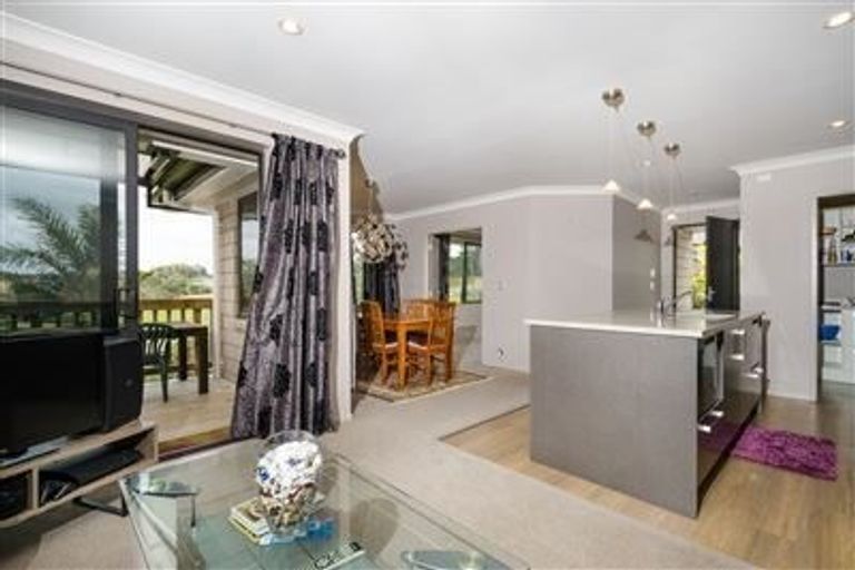 Photo of property in 22 Jezero Drive, Massey, Auckland, 0614