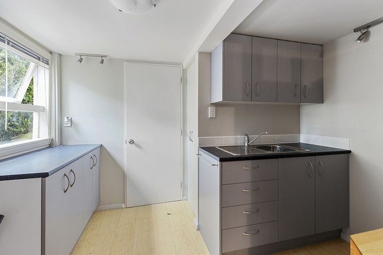 Photo of property in 63 Severn Street, Island Bay, Wellington, 6023