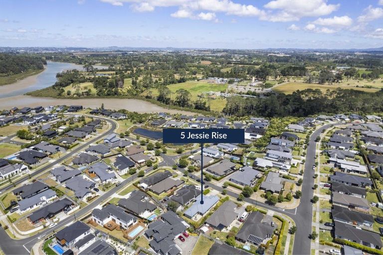 Photo of property in 5 Jessie Rise, Riverhead, 0820