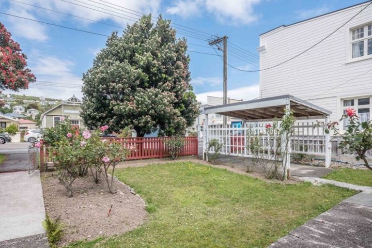 Photo of property in 202 The Parade, Island Bay, Wellington, 6023