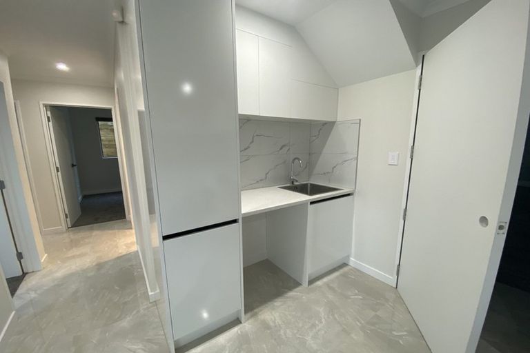 Photo of property in 23 Mcwhirters Farm Lane, Massey, Auckland, 0614