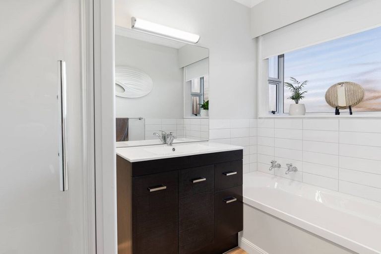 Photo of property in 56 Links View Drive, Omokoroa, 3114
