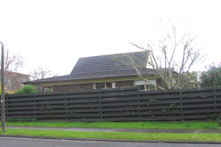 Photo of property in 2/18 Fratley Avenue, Farm Cove, Auckland, 2012