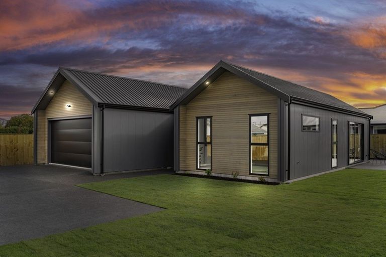 Photo of property in 6 Farley Avenue, Greytown, 5712