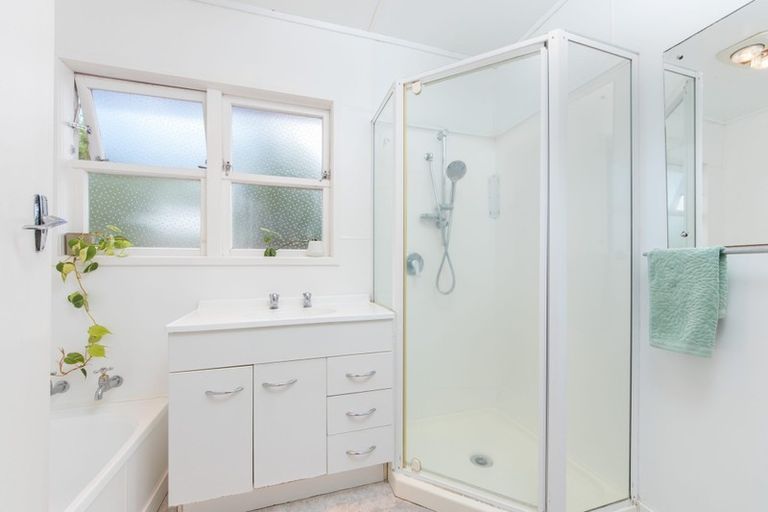 Photo of property in 6 Kia Ora Road, Beach Haven, Auckland, 0626