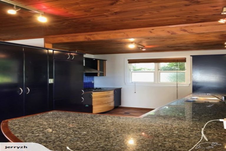 Photo of property in 83 Red Beach Road, Red Beach, 0932