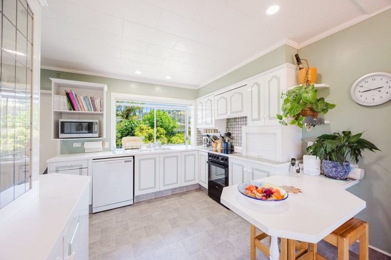 Photo of property in 32 Kent Terrace, Taradale, Napier, 4112