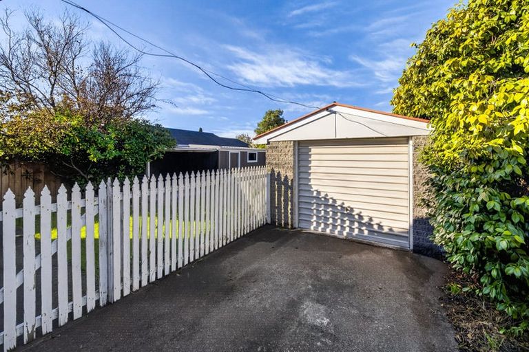 Photo of property in 18a Coopers Road, Dallington, Christchurch, 8061