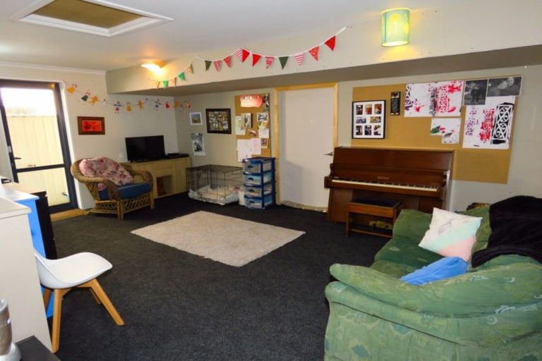 Photo of property in 53 Romilly Street, Westport, 7825