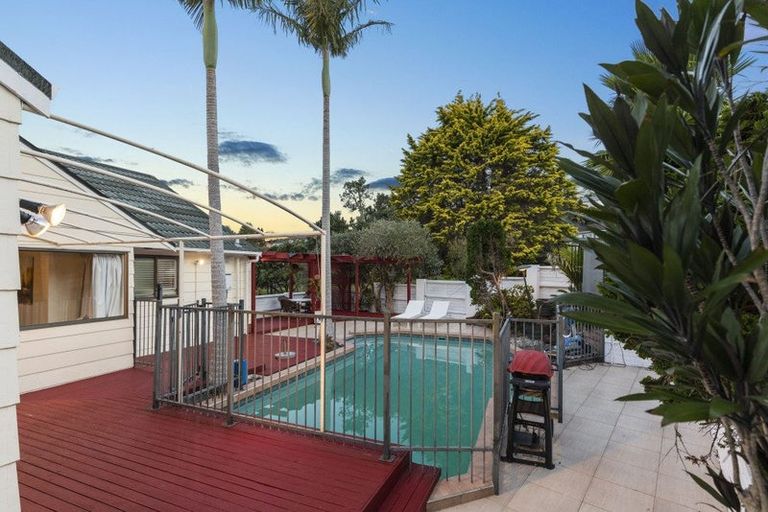 Photo of property in 203 Chelsea View Drive, Chatswood, Auckland, 0626