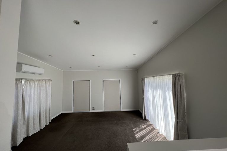 Photo of property in 9b Mackwood Place, Birkdale, Auckland, 0626