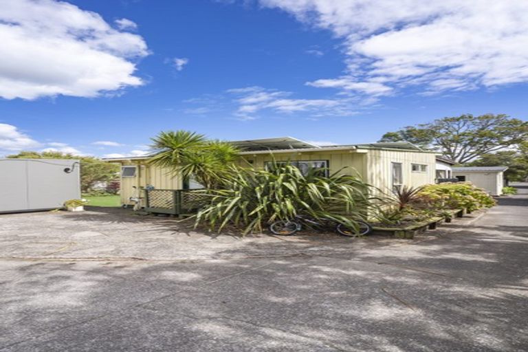 Photo of property in 176 Henderson Valley Road, Henderson, Auckland, 0612