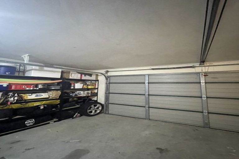 Photo of property in 38 Hewlett Road, Massey, Auckland, 0614